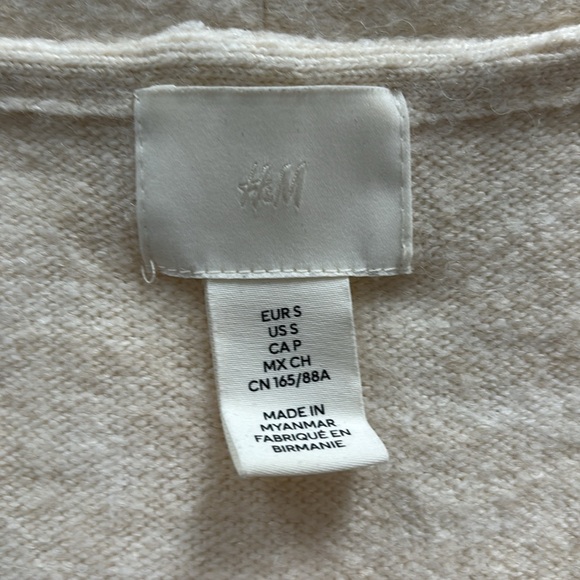 H&M Sweater - Picture 2 of 4